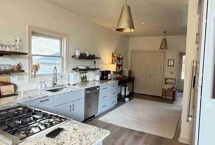 Elegant Lakeview Cabin Near Downtown Blowing Rock - Blowing Rock, North Carolina