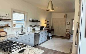 Elegant Lakeview Cabin Near Downtown Blowing Rock - Blowing Rock, North Carolina