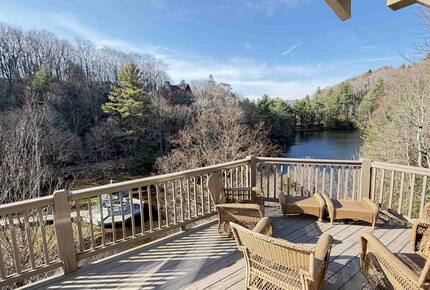 Elegant Lakeview Cabin Near Downtown Blowing Rock - Blowing Rock, North Carolina