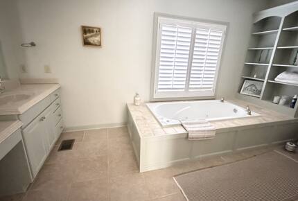 Elegant Lakeview Cabin Near Downtown Blowing Rock - Blowing Rock, North Carolina