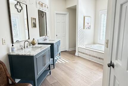 Elegant Lakeview Cabin Near Downtown Blowing Rock - Blowing Rock, North Carolina