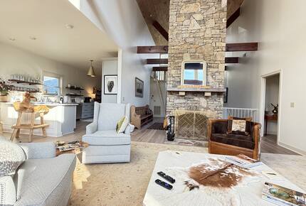 Elegant Lakeview Cabin Near Downtown Blowing Rock - Blowing Rock, North Carolina