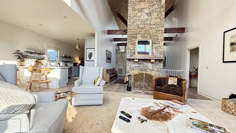 Elegant Lakeview Cabin Near Downtown Blowing Rock - Blowing Rock, North Carolina