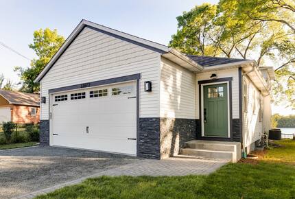 Gages Lake Waterfront Retreat with Private Dock - Grayslake, Illinois