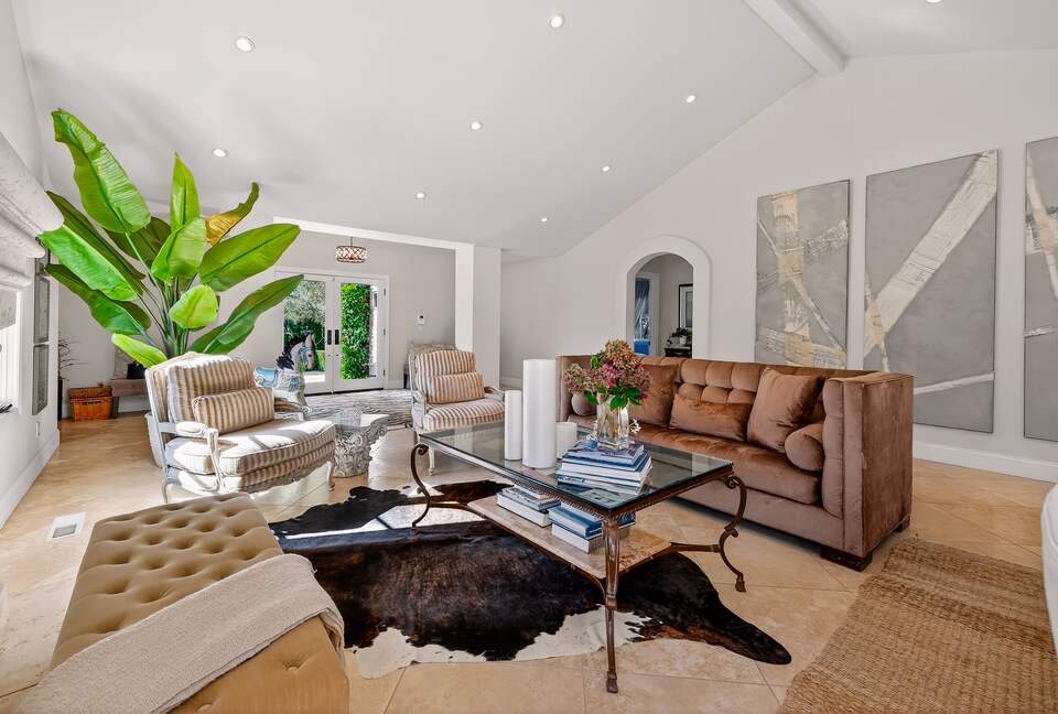 Designer Napa Retreat Overlooking Mt. George - Napa, California