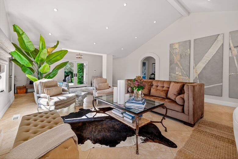 Designer Napa Retreat Overlooking Mt. George - Napa, California