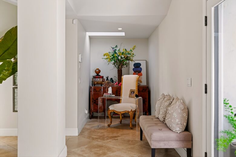 Designer Napa Retreat Overlooking Mt. George - Napa, California