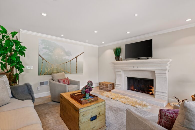 Designer Napa Retreat Overlooking Mt. George - Napa, California