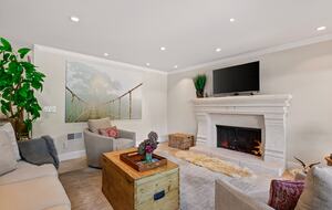 Designer Napa Retreat Overlooking Mt. George - Napa, California