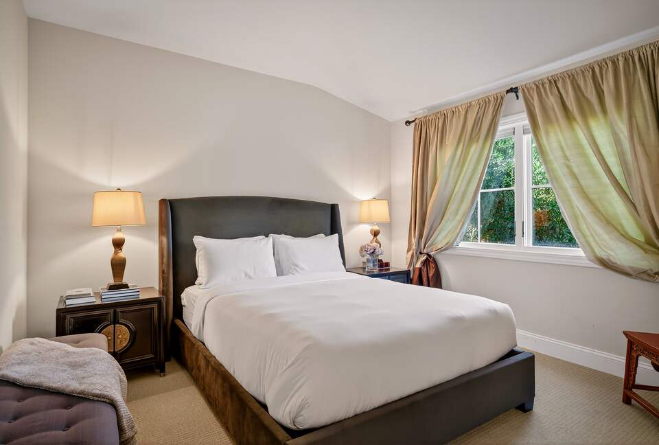 Designer Napa Retreat Overlooking Mt. George - Napa, California