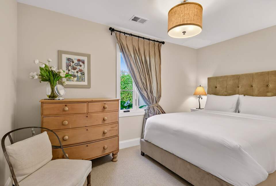 Designer Napa Retreat Overlooking Mt. George - Napa, California