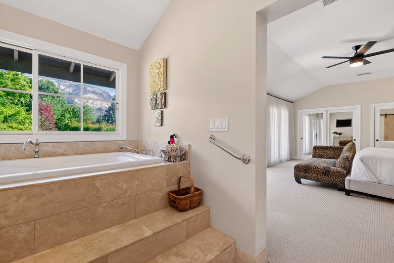 Designer Napa Retreat Overlooking Mt. George - Napa, California