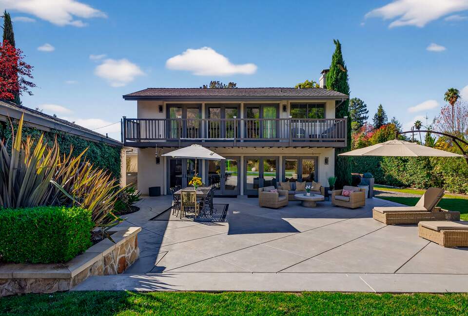 Designer Napa Retreat Overlooking Mt. George - Napa, California