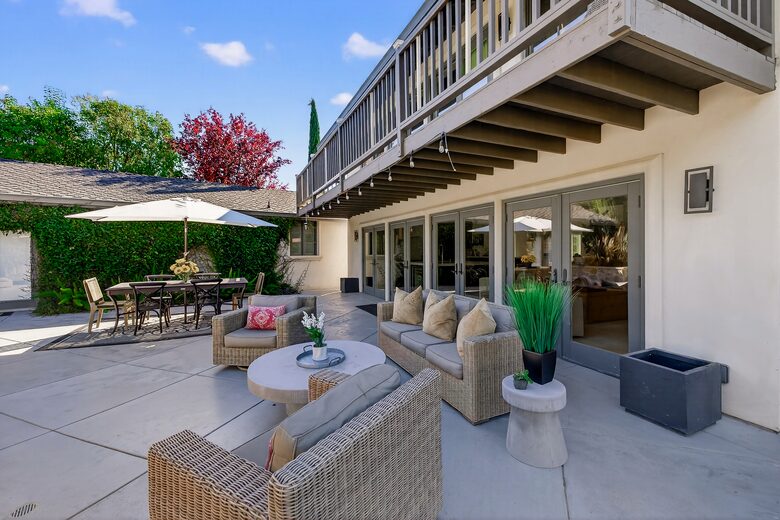 Designer Napa Retreat Overlooking Mt. George - Napa, California