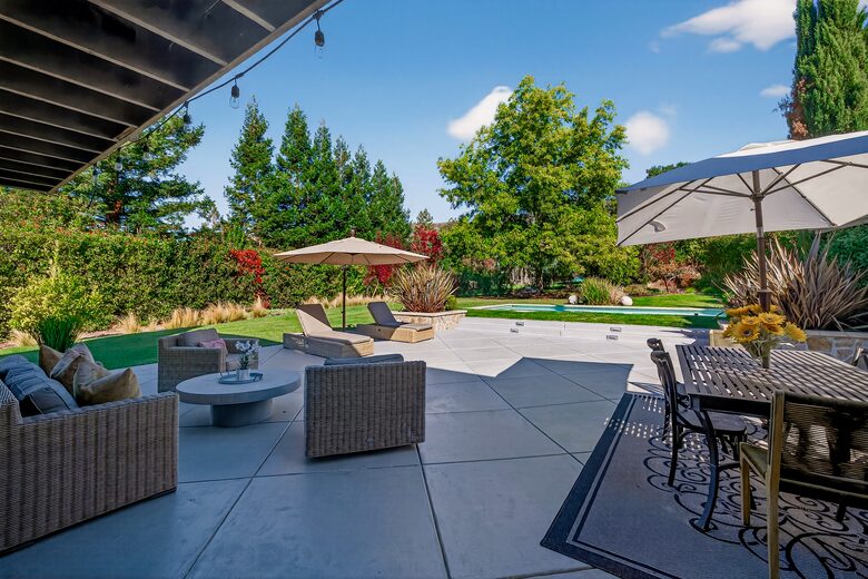 Designer Napa Retreat Overlooking Mt. George - Napa, California