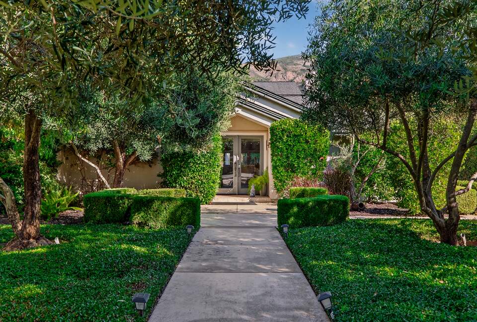 Designer Napa Retreat Overlooking Mt. George - Napa, California