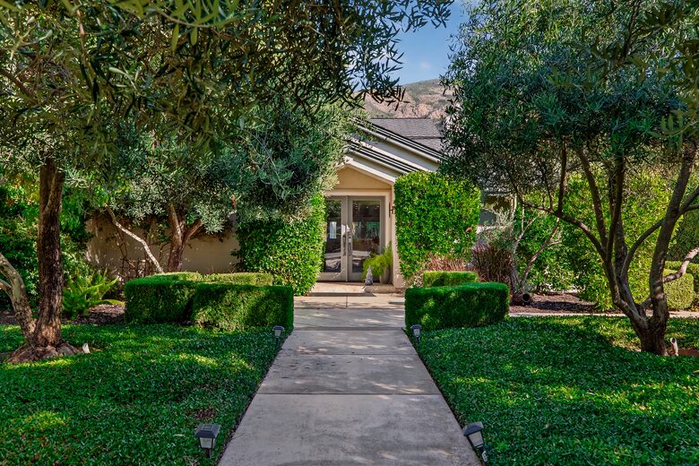 Designer Napa Retreat Overlooking Mt. George - Napa, California