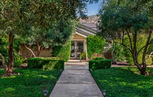 Designer Napa Retreat Overlooking Mt. George - Napa, California