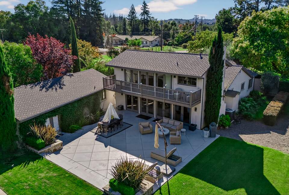 Designer Napa Retreat Overlooking Mt. George - Napa, California