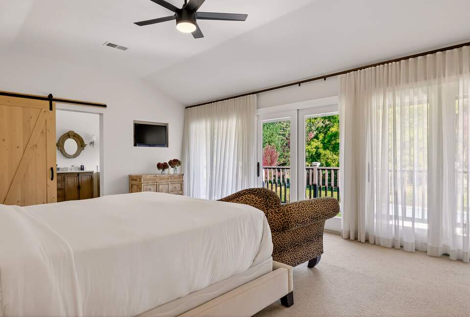 Designer Napa Retreat Overlooking Mt. George - Napa, California