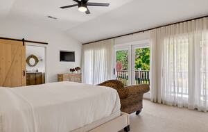 Designer Napa Retreat Overlooking Mt. George - Napa, California