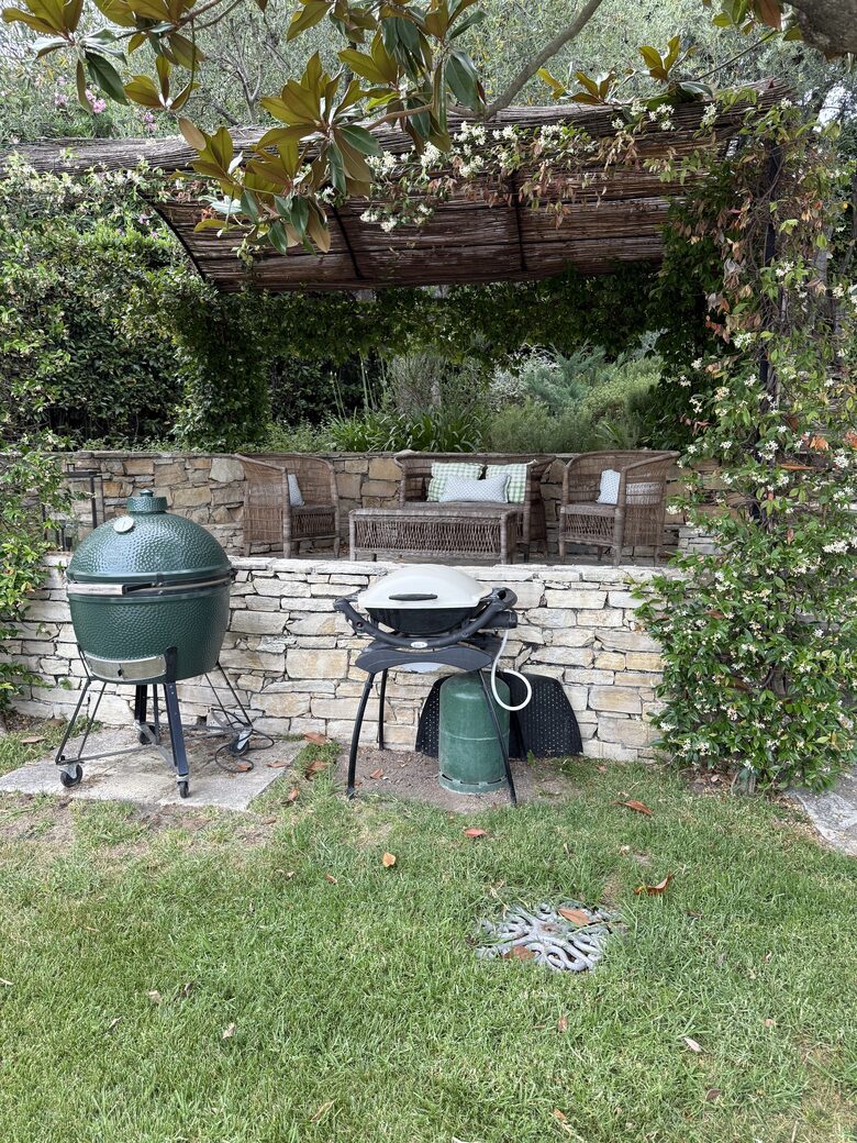 Elegant Mougins Haven Overlooking the Bay of Cannes - Mougins, France