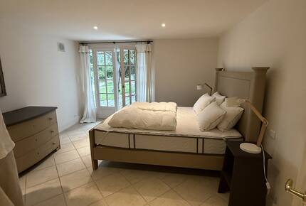 Elegant Mougins Haven Overlooking the Bay of Cannes - Mougins, France