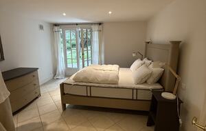 Elegant Mougins Haven Overlooking the Bay of Cannes - Mougins, France