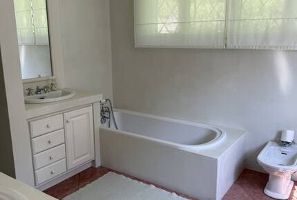 Elegant Mougins Haven Overlooking the Bay of Cannes - Mougins, France