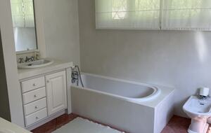 Elegant Mougins Haven Overlooking the Bay of Cannes - Mougins, France