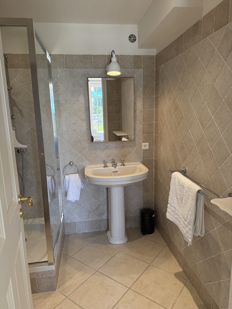 Elegant Mougins Haven Overlooking the Bay of Cannes - Mougins, France