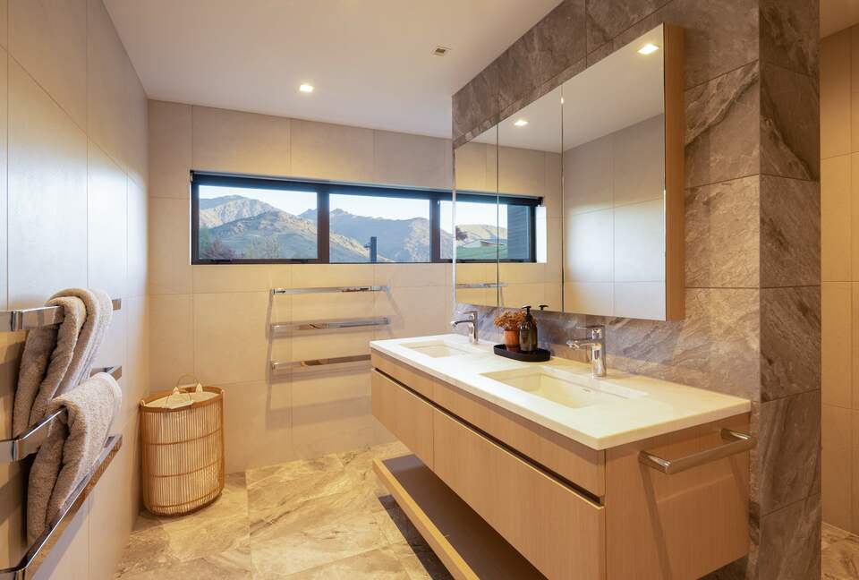 Luxury Alpine Retreat in Queenstown | Bloxham House - Queenstown, New Zealand