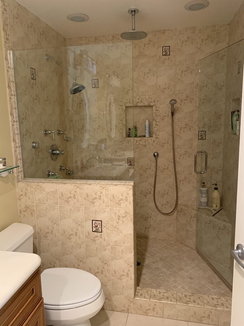 Master bathroom (6 jet shower)