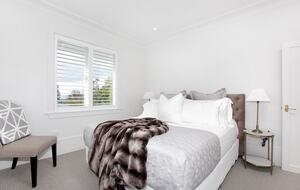 Elegant Remuera Retreat with Designer Finishes - Remuera, New Zealand
