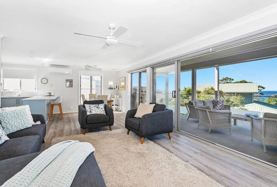 Narrawallee Haven | Water Views & Beachside Calm - Narrawallee, Australia