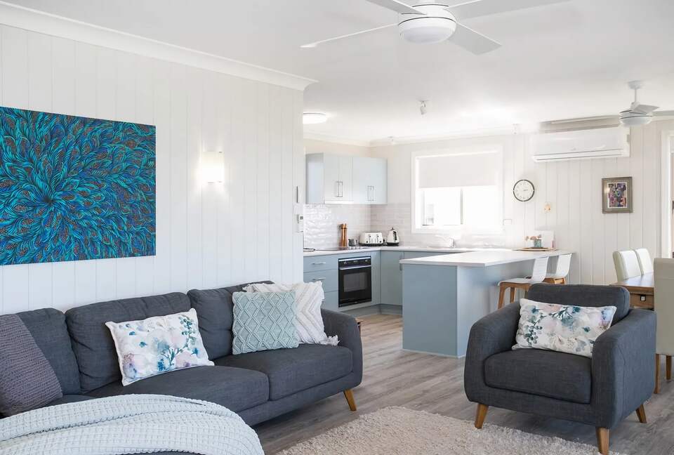 Narrawallee Haven | Water Views & Beachside Calm - Narrawallee, Australia