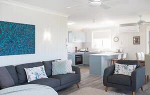 Narrawallee Haven | Water Views & Beachside Calm - Narrawallee, Australia