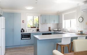 Narrawallee Haven | Water Views & Beachside Calm - Narrawallee, Australia