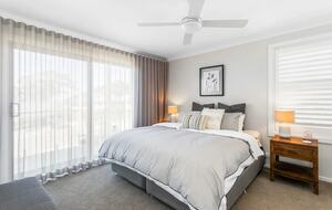 Narrawallee Haven | Water Views & Beachside Calm - Narrawallee, Australia