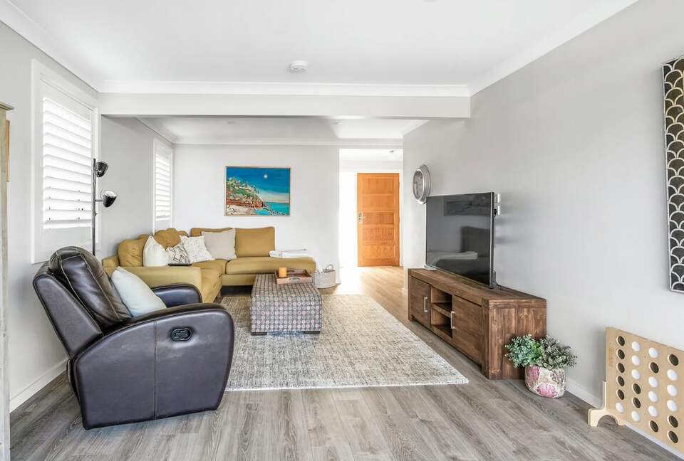 Narrawallee Haven | Water Views & Beachside Calm - Narrawallee, Australia