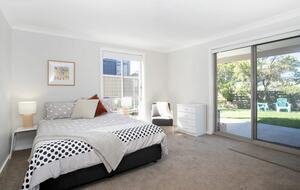 Narrawallee Haven | Water Views & Beachside Calm - Narrawallee, Australia