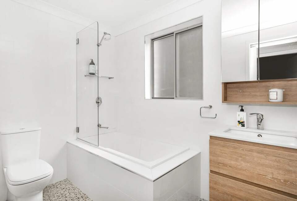 Narrawallee Haven | Water Views & Beachside Calm - Narrawallee, Australia