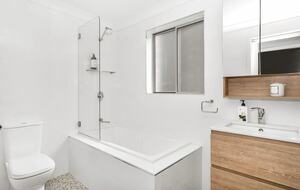 Narrawallee Haven | Water Views & Beachside Calm - Narrawallee, Australia