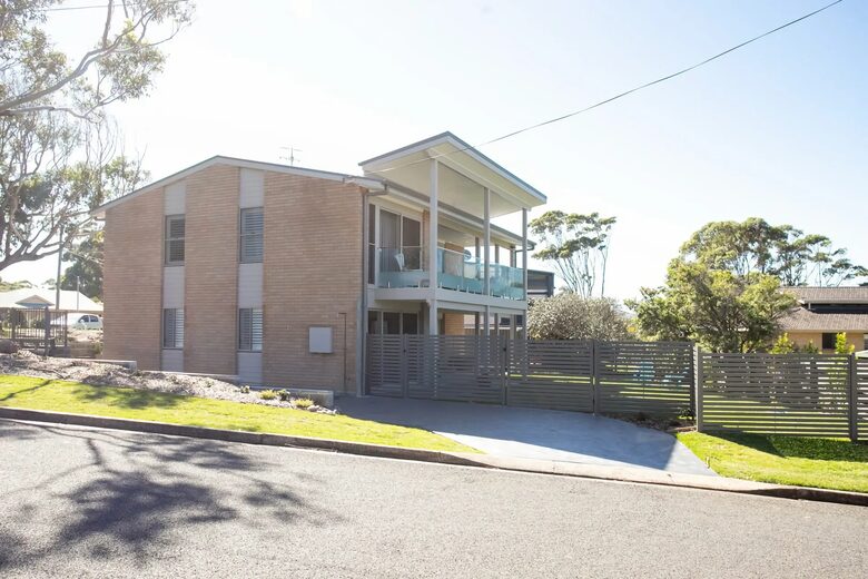 Narrawallee Haven | Water Views & Beachside Calm - Narrawallee, Australia