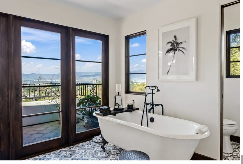 Restored 1925 Hillside Retreat Above Los Angeles - Los Angeles, California