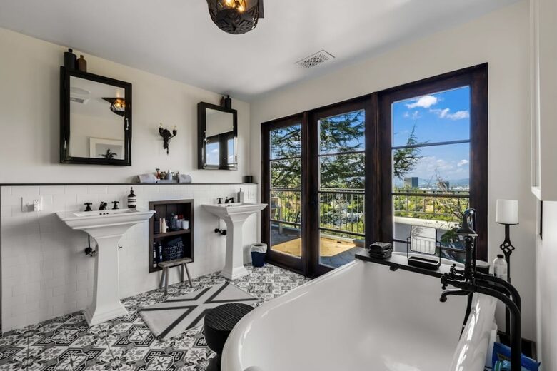 Restored 1925 Hillside Retreat Above Los Angeles - Los Angeles, California