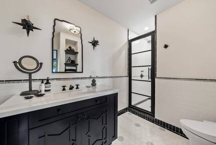 Restored 1925 Hillside Retreat Above Los Angeles - Los Angeles, California