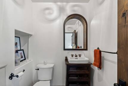 Restored 1925 Hillside Retreat Above Los Angeles - Los Angeles, California