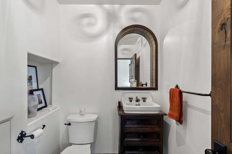 Restored 1925 Hillside Retreat Above Los Angeles - Los Angeles, California