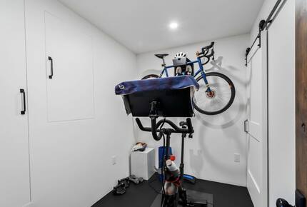 Restored 1925 Hillside Retreat Above Los Angeles - Los Angeles, California